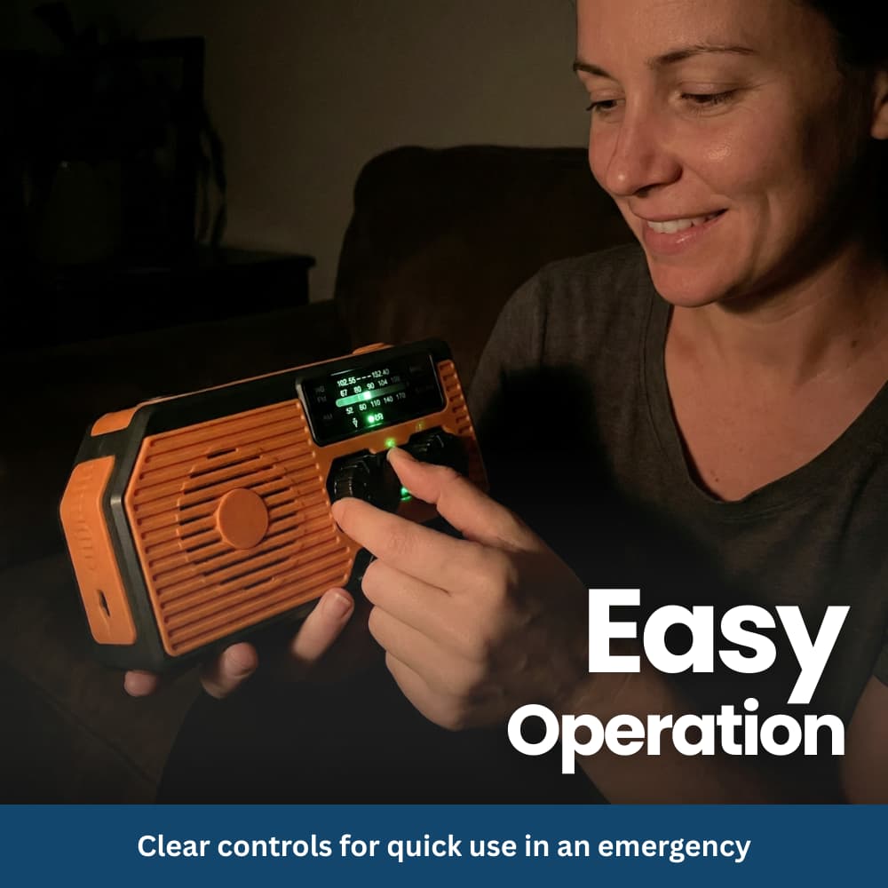4-in-1 Emergency Radio With Solar Panel, Hand Crank & Power Bank – Blackout & Outdoor